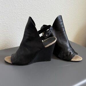 Vince Brand Black Leather Open-Toe Wedge Sandals - Women